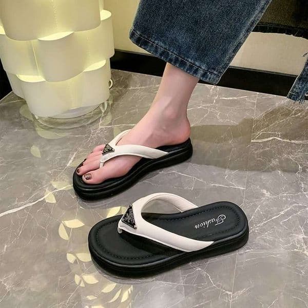 Free shipping Women's quality top Slippers 2026 New Fashion Flip-Flops Toe-Post Flat Non-Slip Outdoor Summer Beach Sandals