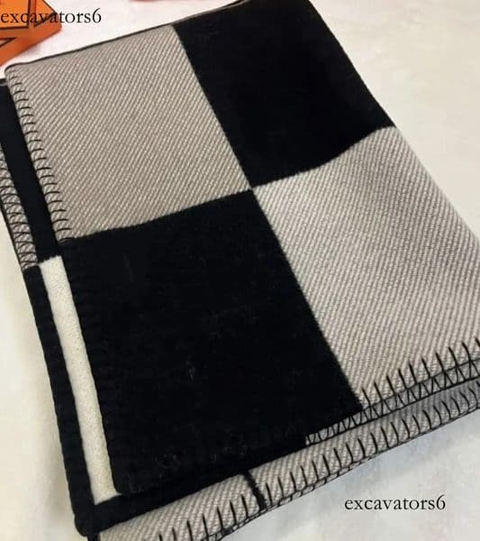2026 Thick Designer H Black Blankets Blanket Big 135*170Cm Gig Size Wool Cashmere Free Shipping