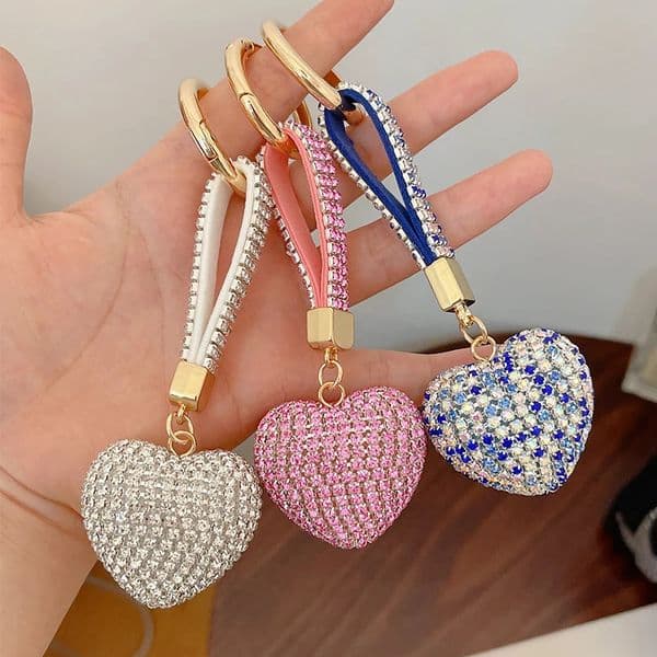 Full Crystals Anime Cartoon Keychain Wommen Bag Key Ring Hearts Bulldog Bears Souvenirs Gifts 260109BJ