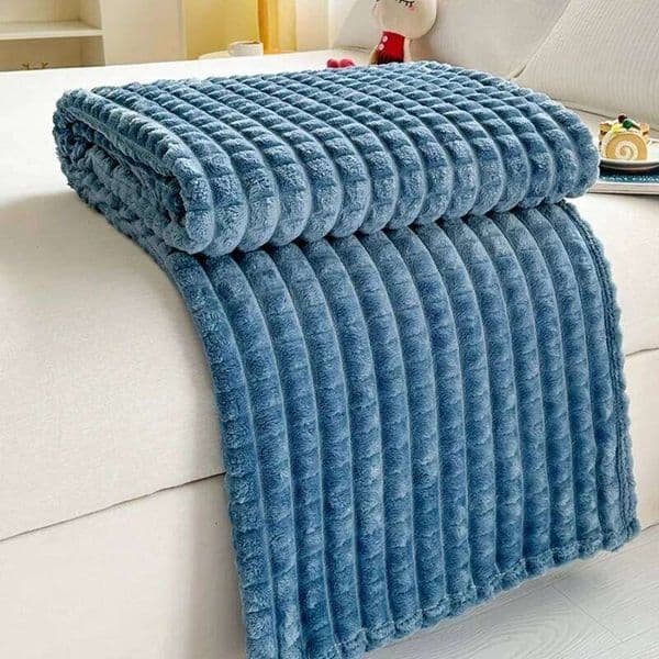 Valentine's Day 2025 New Solid Color Imitation Fur Plaid Flannel Winter Office Nap Air Conditioner Blanket 26Y0116