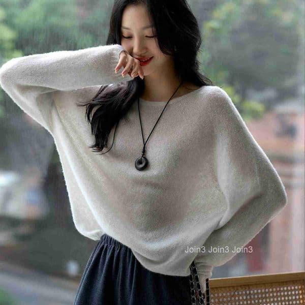 Autumn New Seamless One-piece Round Neck Sweater for Women