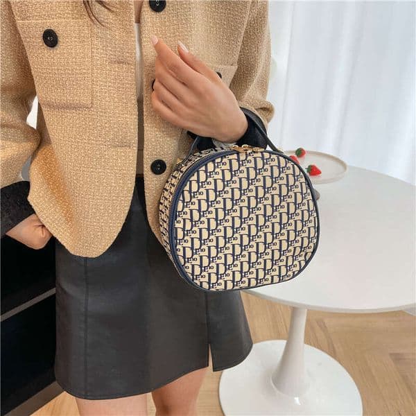 Handheld Toiletry Women, High-Value Travel Storage Bag, Portable Large Capacity Makeup Bag for Outings