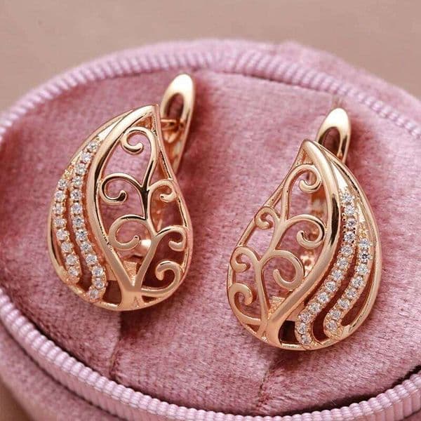 Fashion Exquisite Inlaid Synthetic Zirconia Hollowed-out Hoop Earrings Women's Elegant Golden Plated Banquet Jewelry Accessories