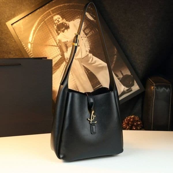 2026 Autumn/Winter New Small Square Bag Underarm Bag Women's Trendy Water Bucket Bag Leather Single Shoulder Large Capacity