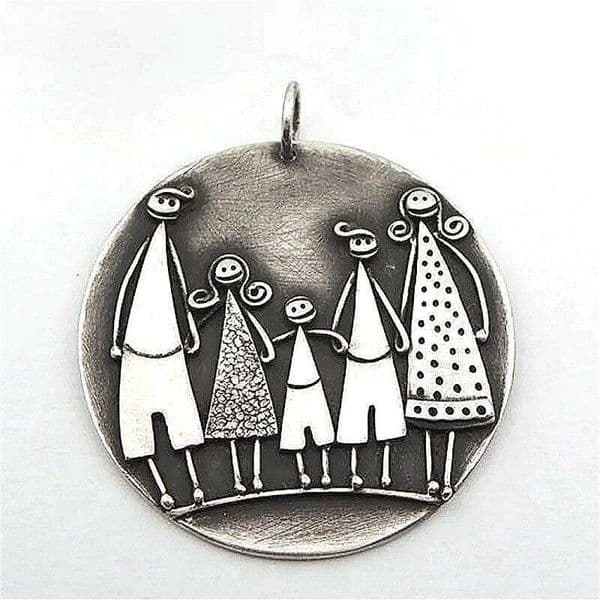 Vintage Hand Carved Family Pattern Silvery Plated Pendant Fashion Creative Festival Dangle Necklace Jewelry Accessories Crafts