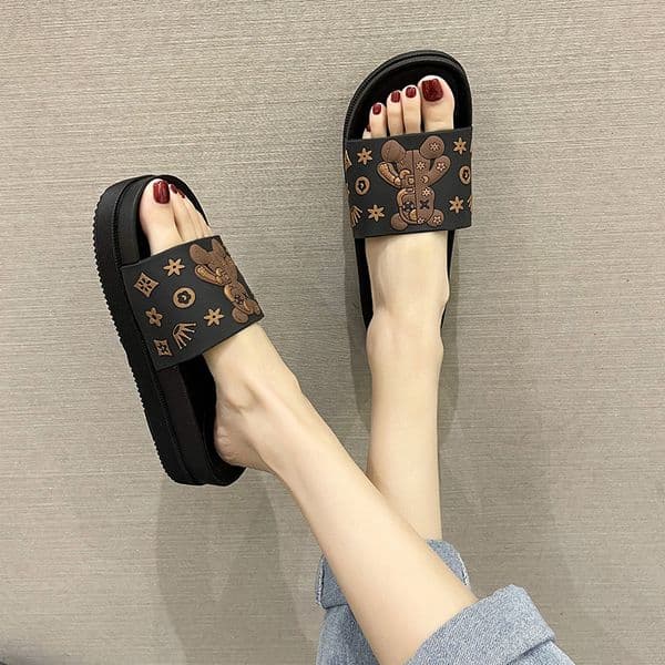 new design Beach Slippers 2026 Women's Monogram Bear Print Platform Slide Sandals Casual Summer Slippers