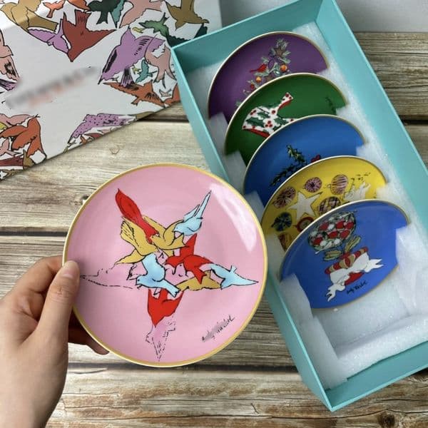 Elegant Multi-Colored Ceramic Table Setting: A Complete Package of Cups, Dishes & Saucers