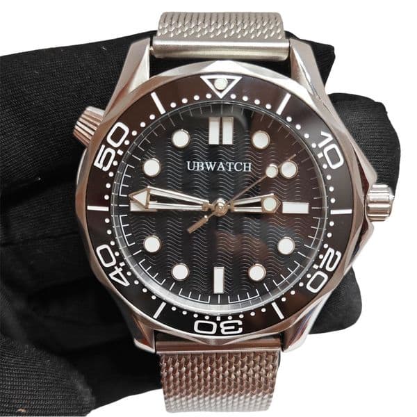 42MM Y1 Driver 300 Black No Date Automatic Hardlex Glass Mens Watches Deep Black Dial Man Wristwatches With Milanese Steel Strap