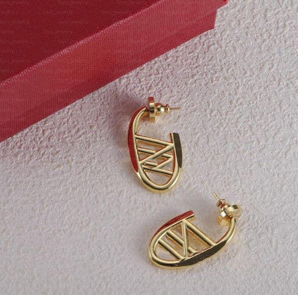 Stud Earrings for women Classic Style Women Lover Studs Titanium Steel Earings J260330