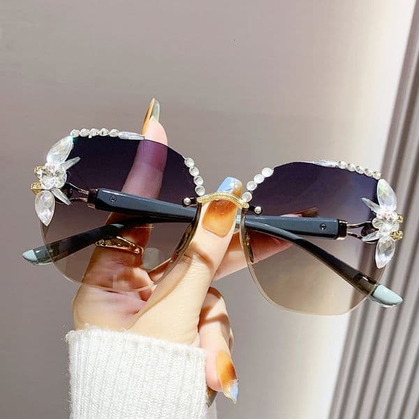 Luxury Brand Designer New Hot-Selling Diamond-Studded Cat Eye For Women, Rimless Gradient UV Protection Trendy Sunglasses