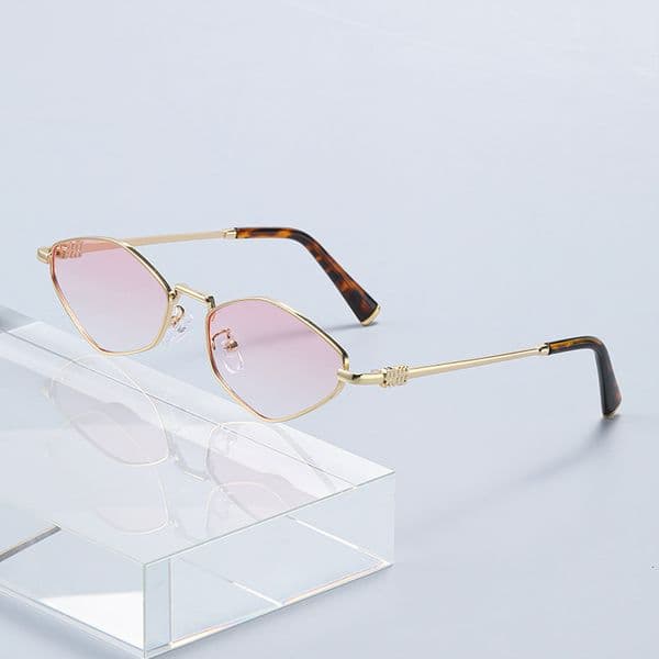 New 2026 Fashion Metal Full Frame Sunglasses for Women UV Protection Trendy Personality Style