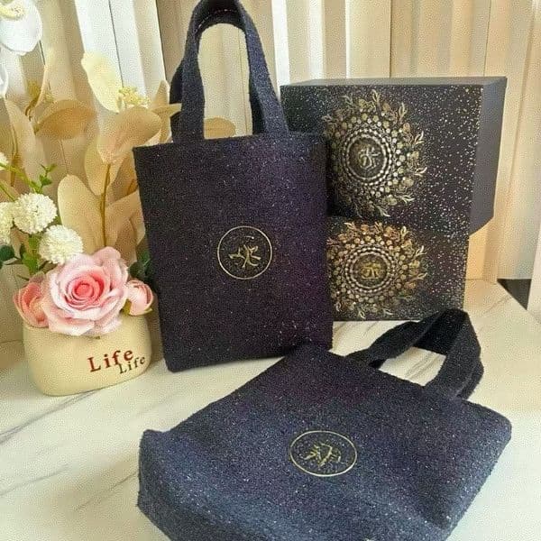 Navy Blue Starry Sky Makeup Camellia Handheld Storage Women's Bag