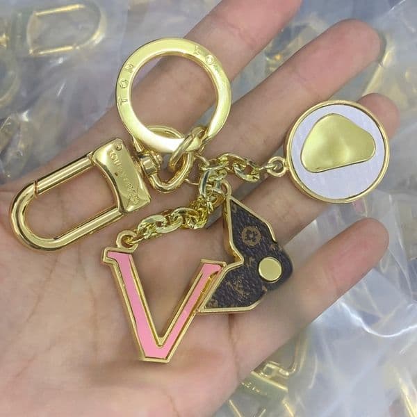 High Quality Keychain Classic Exquisite Luxury Designer Car Keyring Zinc Alloy Letter Unisex Lanyard Gold Metal Jewelry