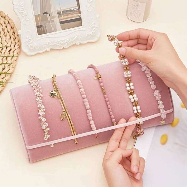 Soft Velvet Bracelet Display Holder Half Round Jewelry Organizer Stand for Home Retail Counter Top Photography Exhibition 26Y0122