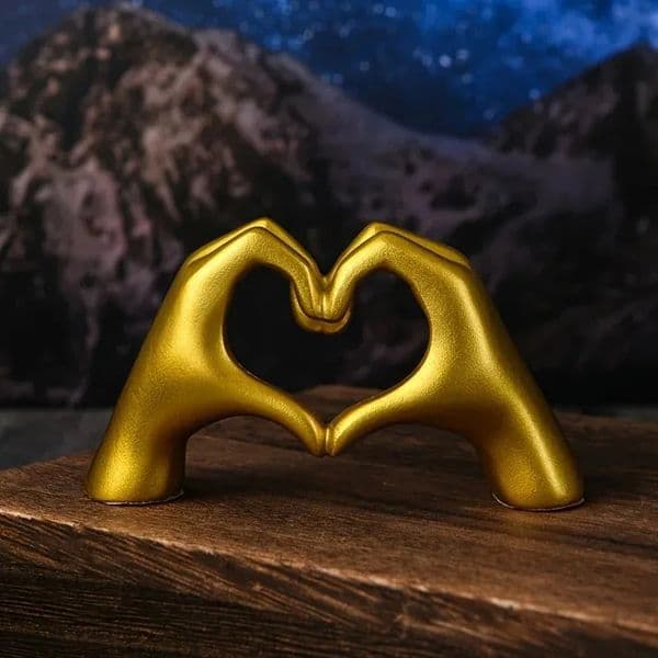 Gold Decoration Heart Hand Statue Living Room Bedroom Decoration Love Finger Modern Hand Gesture Sculpture Home Shelf Desktop 260121BJ