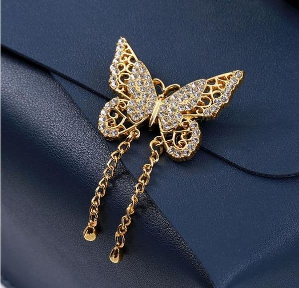 Designer Retro Butterfly Letters Brooch Women Crystal Rhinestone Pearl Broochs Temperament Simple Ladies Party Jewelry Accessories