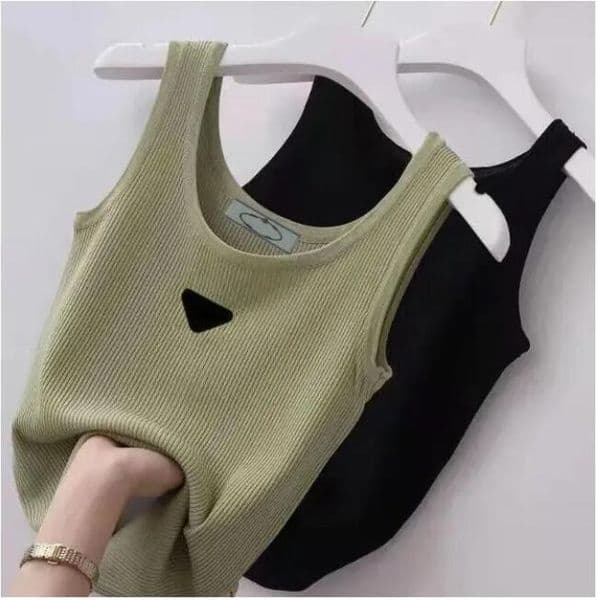 2026 Womens designer tank womens Knit sweater womens designers shirt tanks vest top tees T Shirts fashion knitted Vest Sleeveless Knitwear Pullover s-xxxl