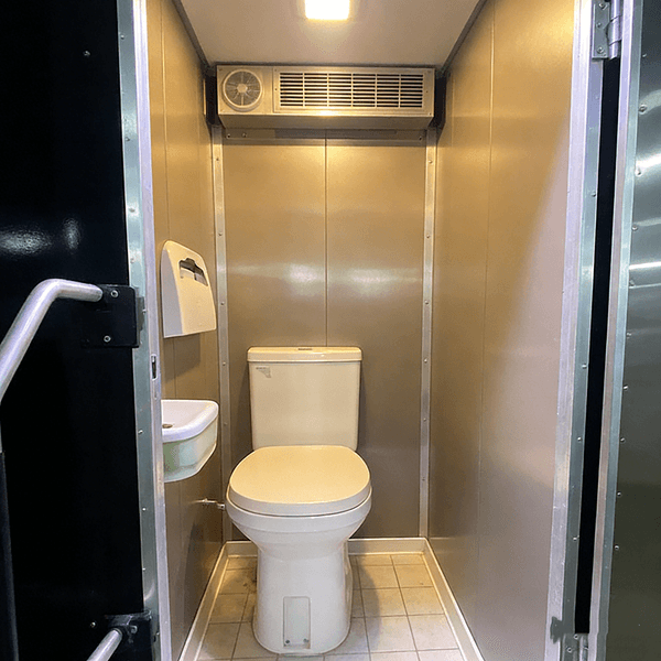 Outdoor Portable Toilets and Showers for Camping Chinese Design Style Made of Sandwich Panel Campsite Essential on Sale