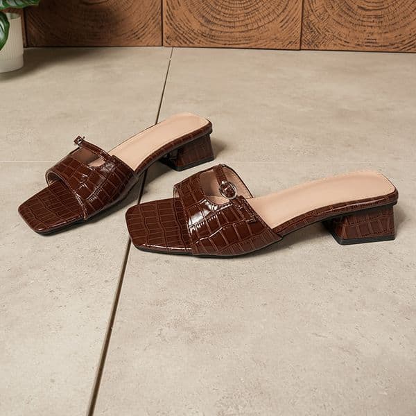 Cross-border new style ladies pointed-toe slip-on sandals with thick heels suitable for wearing outside with anti-slip leather sole Free shipping Z260520