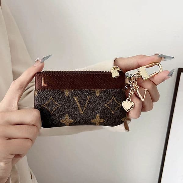 Keychain designer keychain luxury designer keychain wallet Classic brand high-quality 100 travel essential men's keychain women's keychain car Nice 5679