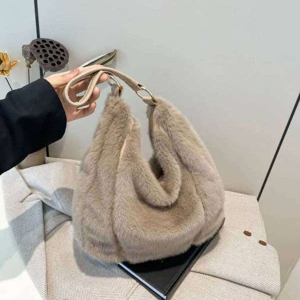TAURUSCIAGA Winter Cotton Fabric Zipper Soft Shoulder Large Capacity Versatile Handbags 2025 High Quality Furry Sweet Women's Bags Large Capacity Bag