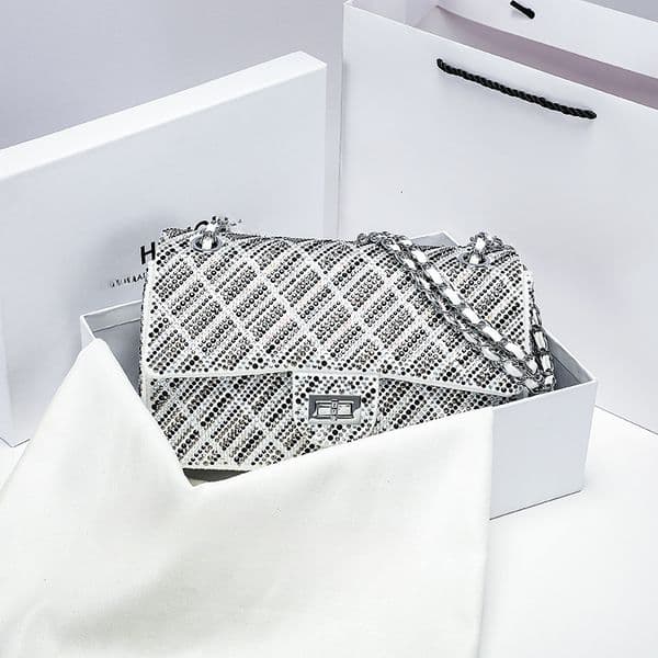 2026 new model Designer's new diamond bag, water diamond bag, genuine leather crossbody bag, women's small bag, armpit chain bag, luxury bag