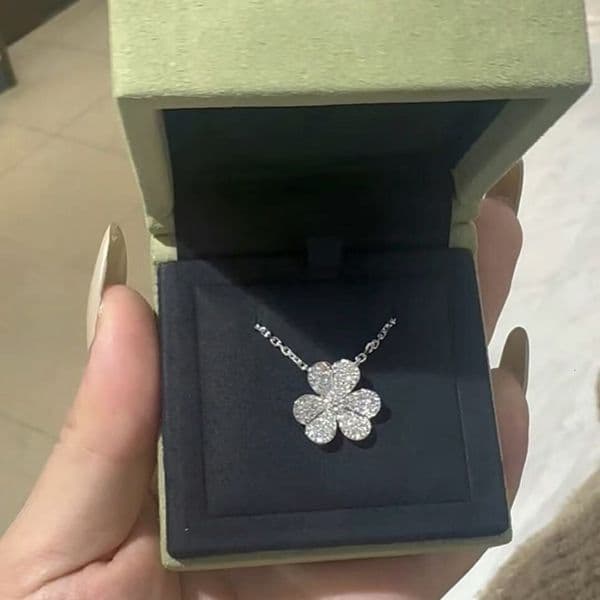 Designer Jewelry Vanly cleef Lucky Clover Petal Diamond Three-Leaf Clover Collarbone Chain Flower Pendant Flower Pendant Straight Hair