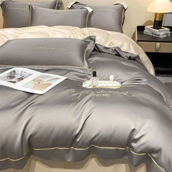 2026 New Light Luxury Ice Silk Four-Piece Silky Skin-Friendly Sleeping Naked Summer Cool Duvet Cover Bed Sheet Case Bedding Set Y260124 Free