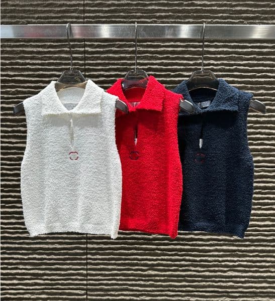 2026 New Tanks Women Designer Vests For Woman Luxurious Knitted Short Sleeved Vest Top With Embroidery Of Letters Summer Style Sleeveless Knitted Vest