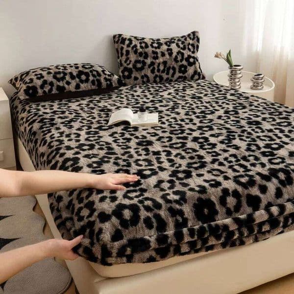 Thick Rabbit Bed Fitted Sheet for Autumn and Winter Warmth Mattress Protective Coral Plush Dust Cover Leopard Print 26W0126
