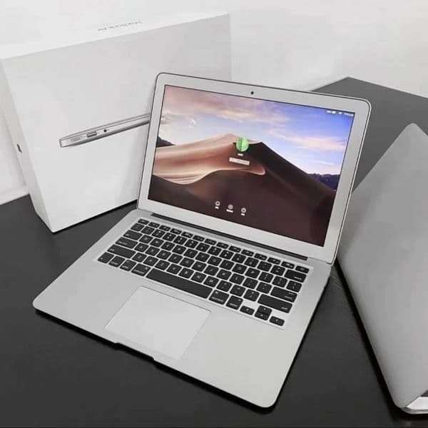 .Nearly new, genuine Macbook ultra-thin Air laptop, suitable for office work and gaming, Pro model with dedicated graphics card, i7/i5 processor.