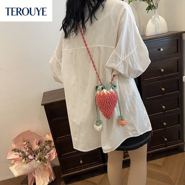 TEROUYE Autumn and Winter New Wool Knitted Strawberry Bag Mini Cute Underarm Bag Fashion Versatile Simple Style bag Women's Shoulder Bag