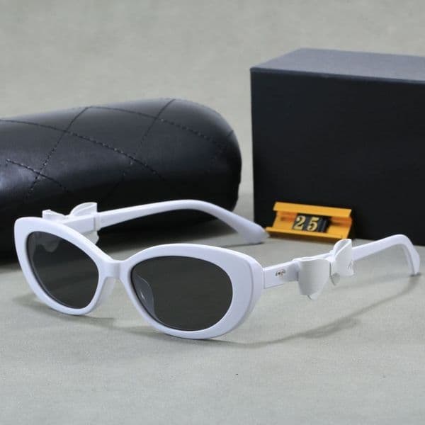 Designer European and American Personality Retro Small Frame Sunglasses Fashionable Jelly Color Street Photography Sun Shading Sunglasses Trend