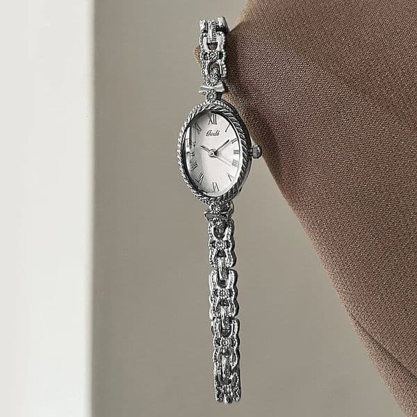 Vintage Silver Womens Watches GEDI Roman Numeral Display Oval Dial Womans Quartz Wristwatch Clock Gift Accessories 260126