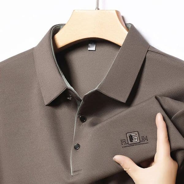 Mens Business Casual Short Sleeved Shirt with Badge Solid Color Polo Fashionable Breathable Comfortable Versatile Top 260127BJ