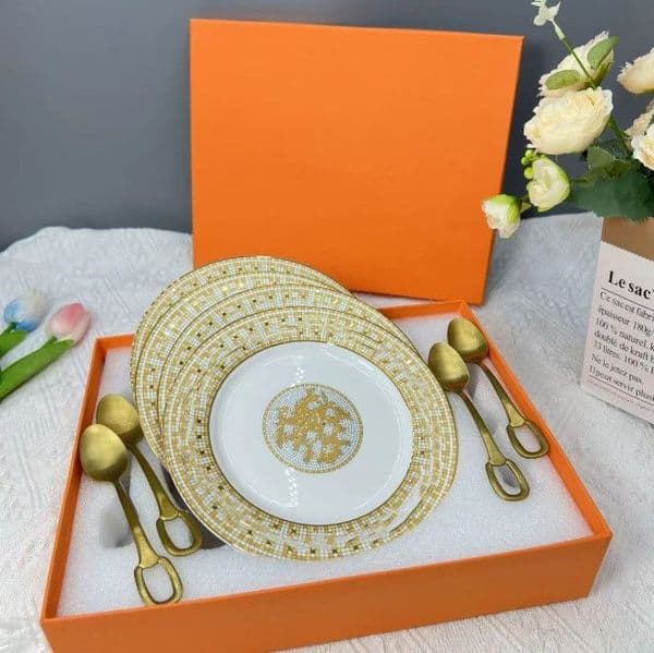 Premium Bone China Ceramic Dinnerware Set European Household Plates Cups Creative Fruit Dish Quality Cutlery Tableware Set