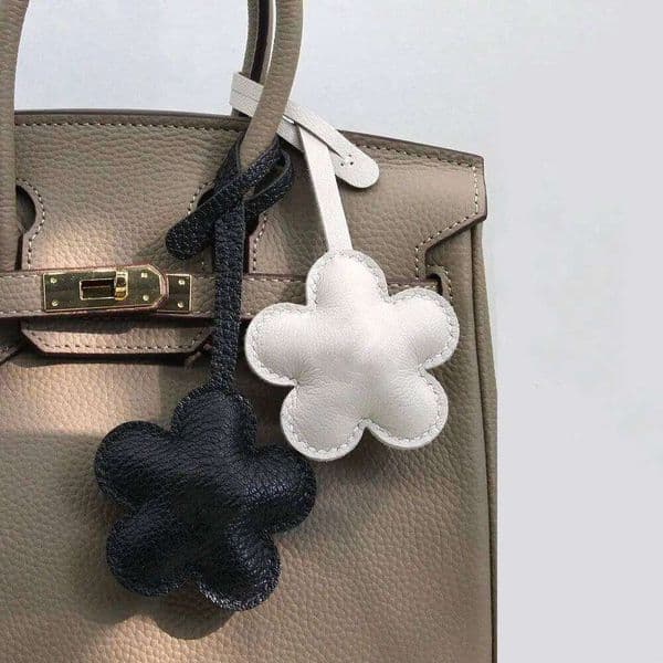Cute Flower Keychain Women's Exquisite Pendant Creative PU Leather Car Keyring Hand Rope Bag Charm Jewelry Accessory Gifts 26W0126