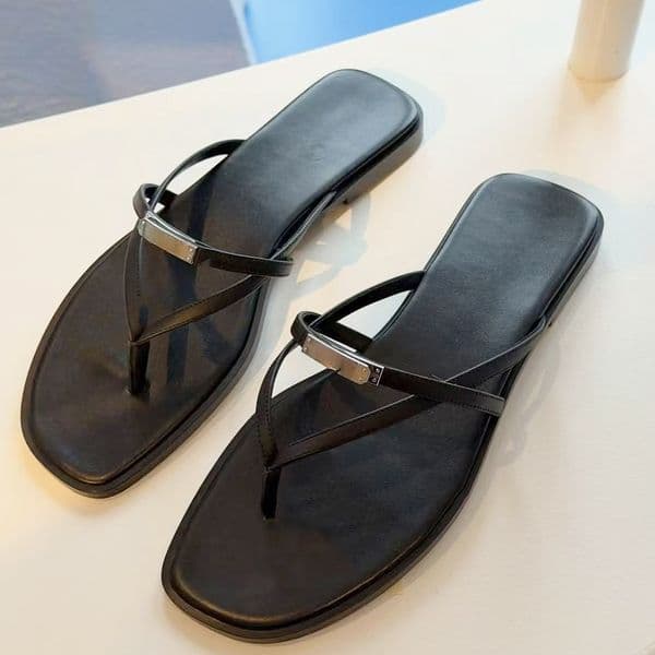 Designer Sandals Luxury Slippers calfskin version sandal classic interlaced silhouette minimalist Summer beach vacation sandals slippers Black Genuine leather