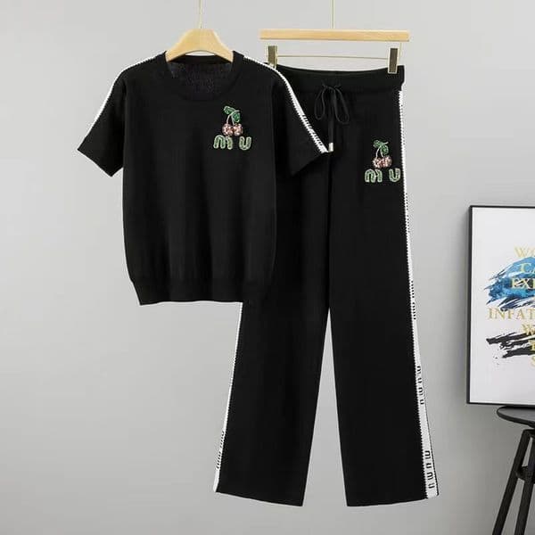 New casual fashion set with short sleeves and stand up collar sports outfit stylish for summer 2026 cool and casual two piece set
