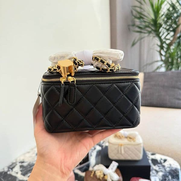 2026TOPLuxury Designer Makeup Bag Gold Letters Buckle Adjustable Metal Chain Labskin Leather Cross Body Cosetic Case with Mirror Vanity Box Shoulder Purse