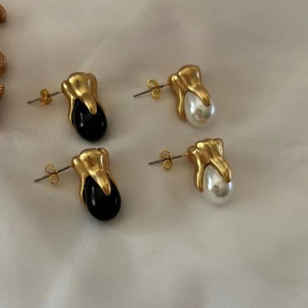 Designer Good Quality Real 18K Gold Black White Pearl Teeth Stamp Schiaparelli Stud Earrings Jewelry EH2365 L260515