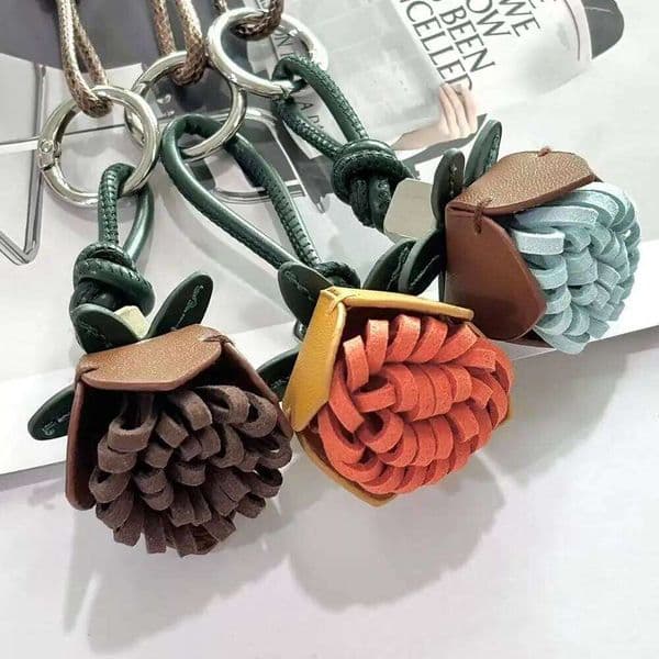 Charm Luxury Creative Pinecone Flower keychain purse Purse Hanging Cute Tassel Ball Handmade Rope Keychain Bag Pendants Charms For Bags New Blue Keychain