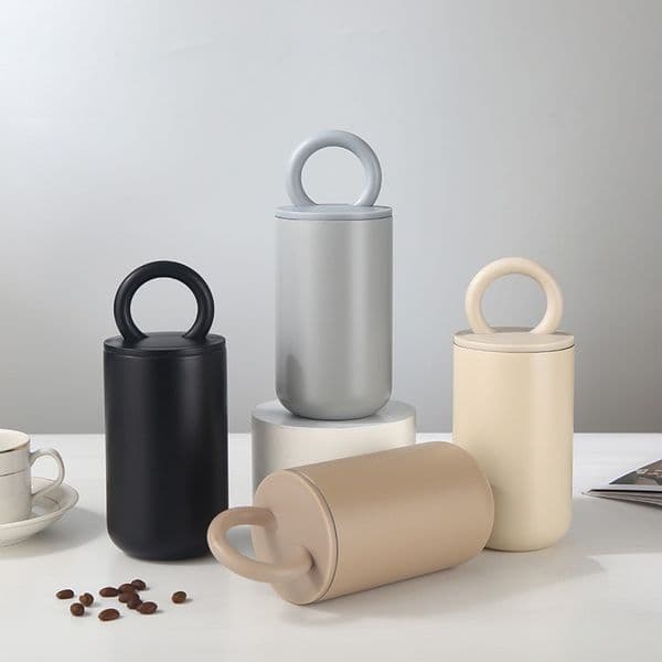 Eco-Friendly Reusable Thermos Bottle with Built-in Sipper Lid Ideal for Commuting and Camping Trips