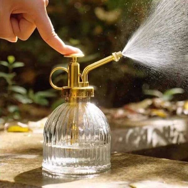 Retro glass European style embossed air pressure gardening household flower watering bottle 26L0131