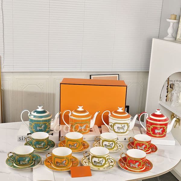 A pot of double cups and saucers, household European afternoon tea set, tea cup pot, high-luxury gifts.