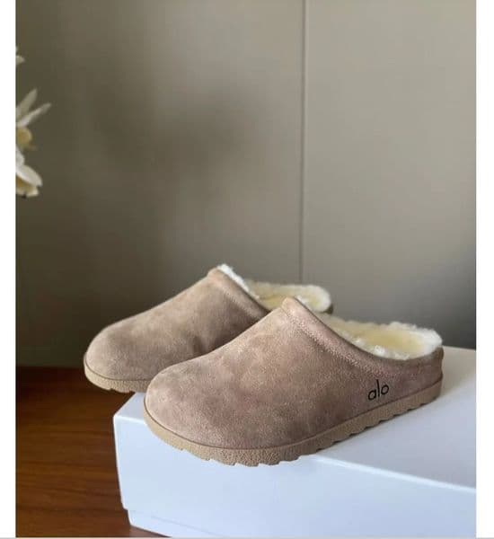 26S Winter Brand Women Sherpa Recovery Slippers Flats Cloud-like Sole Ultra-soft Wear Faux Fur Lining Slip-Resistant Rubber Sole Mules Lady Comfort Slide Walking