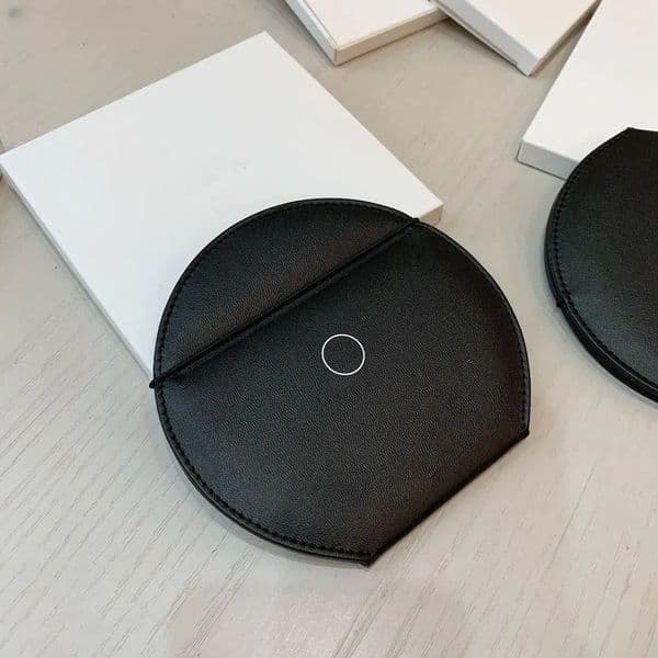 Luxury Designer Decor Designer Black gift set Round Classic Logo Printed Folding Mirror Women's Portable Leather Makeup Mirror Travel Makeup Tool Diameter 13.5C