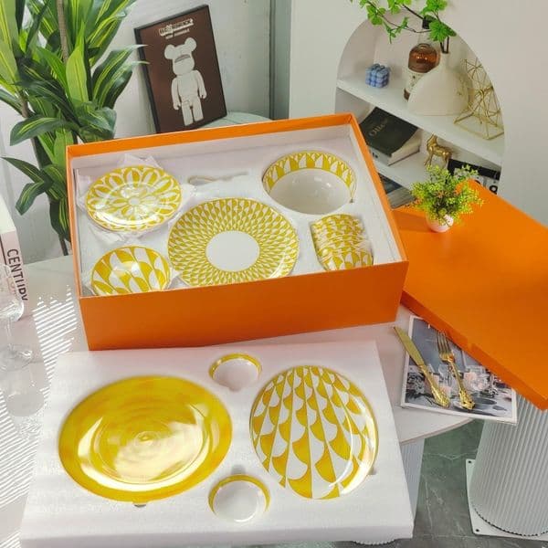 Luxury Bone China Dinnerware Set, 41-piece Dinnerware Set for Home, Hotel, and Club Use, Serves 8