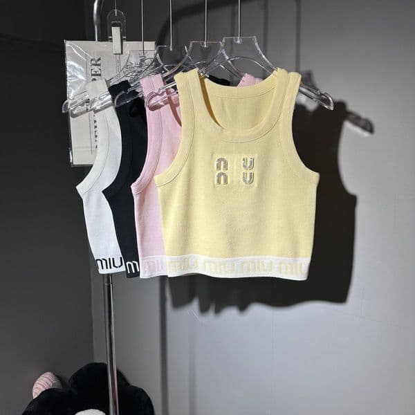 Top quality women's shortsleeved tight-fitting T-shirt Sleeveless high-waisted sexy fitted sleeveless top - Designer Miu brand T-shirt - Elegant casual clothing