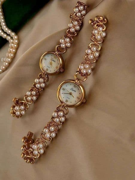1 Golden French New Classy Inlaid Accessible Luxury Retro Elegant Fashion Women's Watch Round Pearl Mother Dial 30m Waterproof, Suitable for Daily Wear and XJ260303